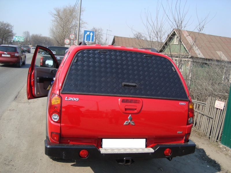 Стекла кунга л200. Уплотнитель кунга Mitsubishi l200. Заднее стекло л200. Стекло на кунг л200 заднее. Задняя крышка кунга.